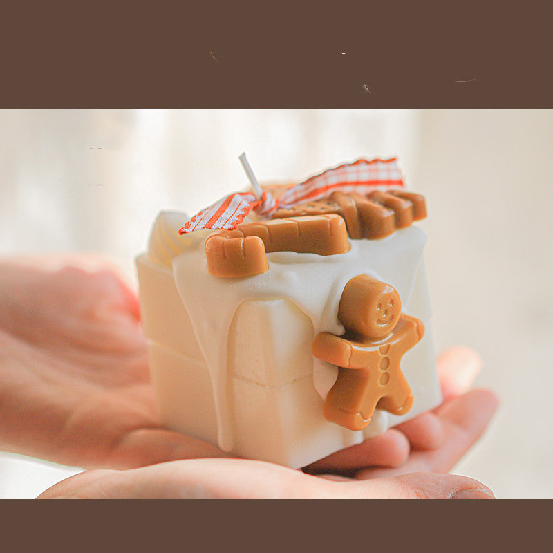 Bougies parfumées de Noël en forme de bonhomme en pain d'épices faites maison