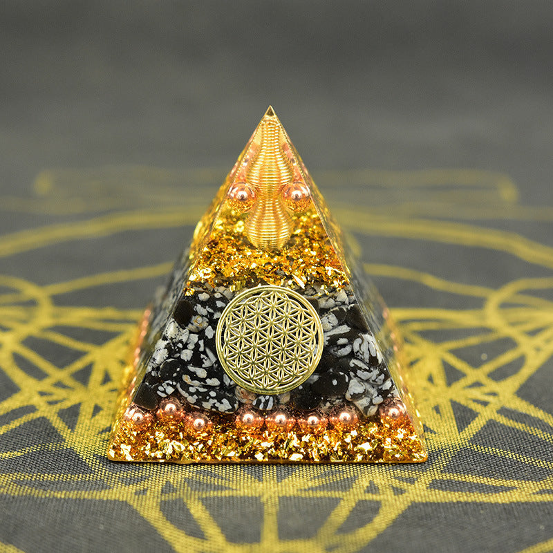Orgonite en Pyramide Reiki