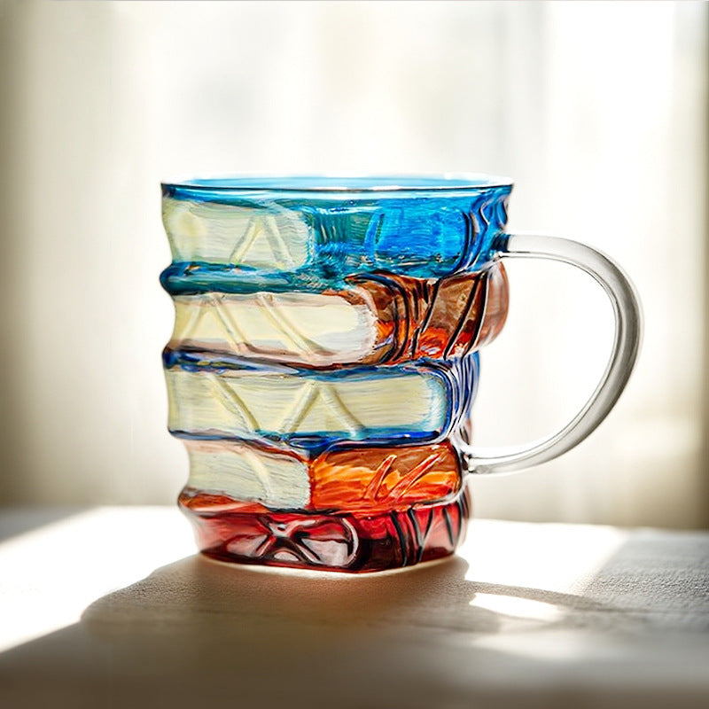 Tasse à café peinte forme livre