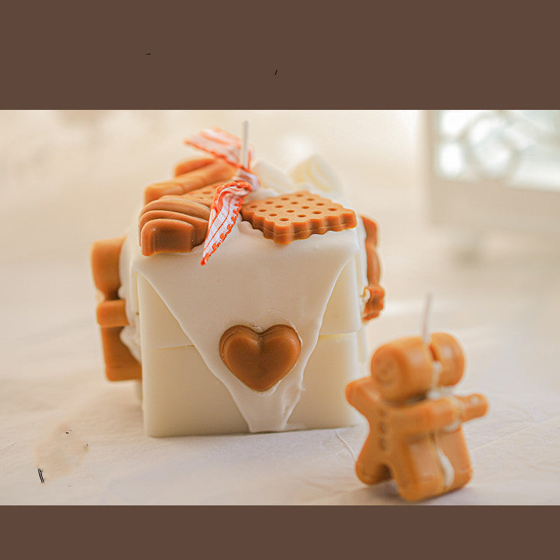 Bougies parfumées de Noël en forme de bonhomme en pain d'épices faites maison