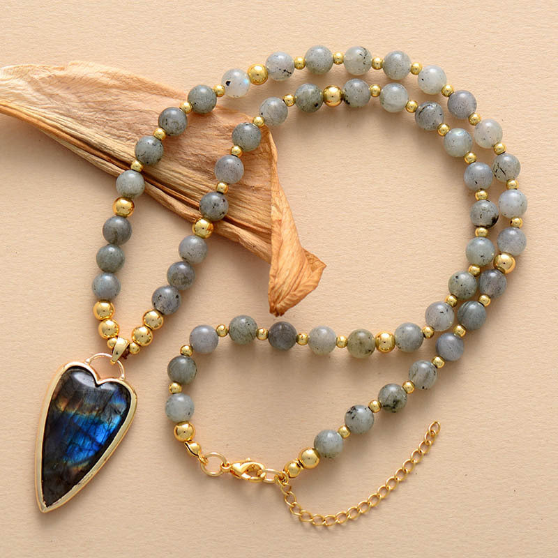 Collier pendentif Love en labradorite de haute qualité