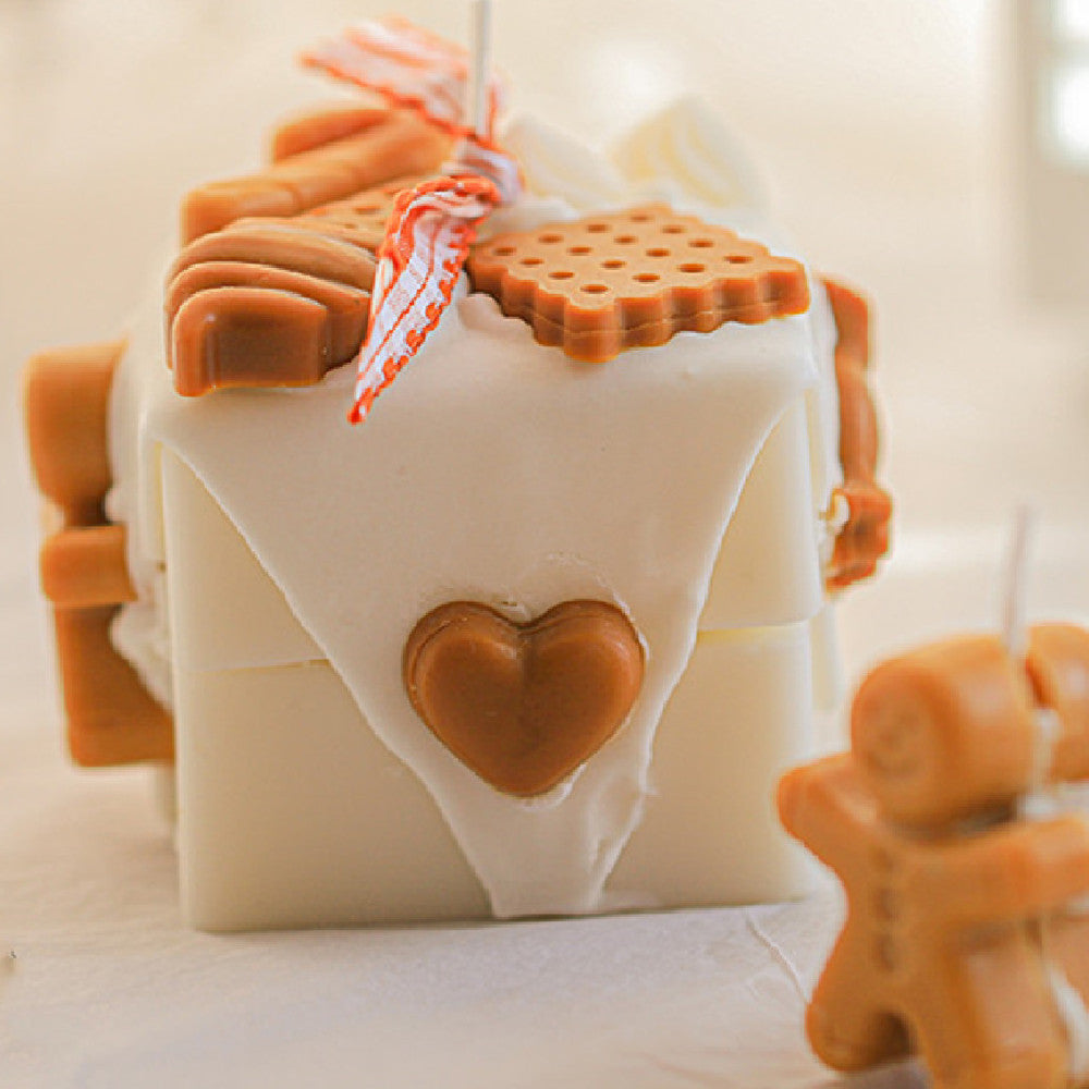 Bougies parfumées de Noël en forme de bonhomme en pain d'épices faites maison