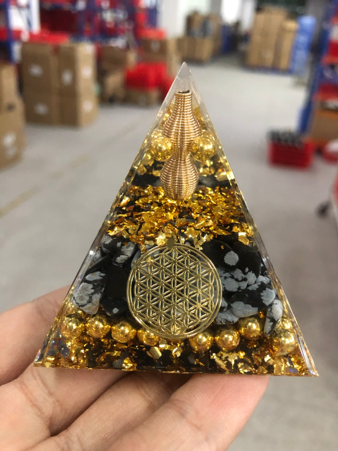 Orgonite en Pyramide Reiki