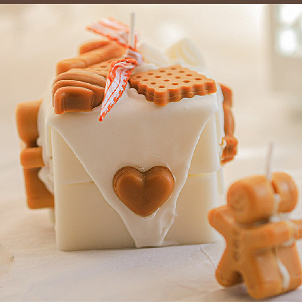 Bougies parfumées de Noël en forme de bonhomme en pain d'épices faites maison