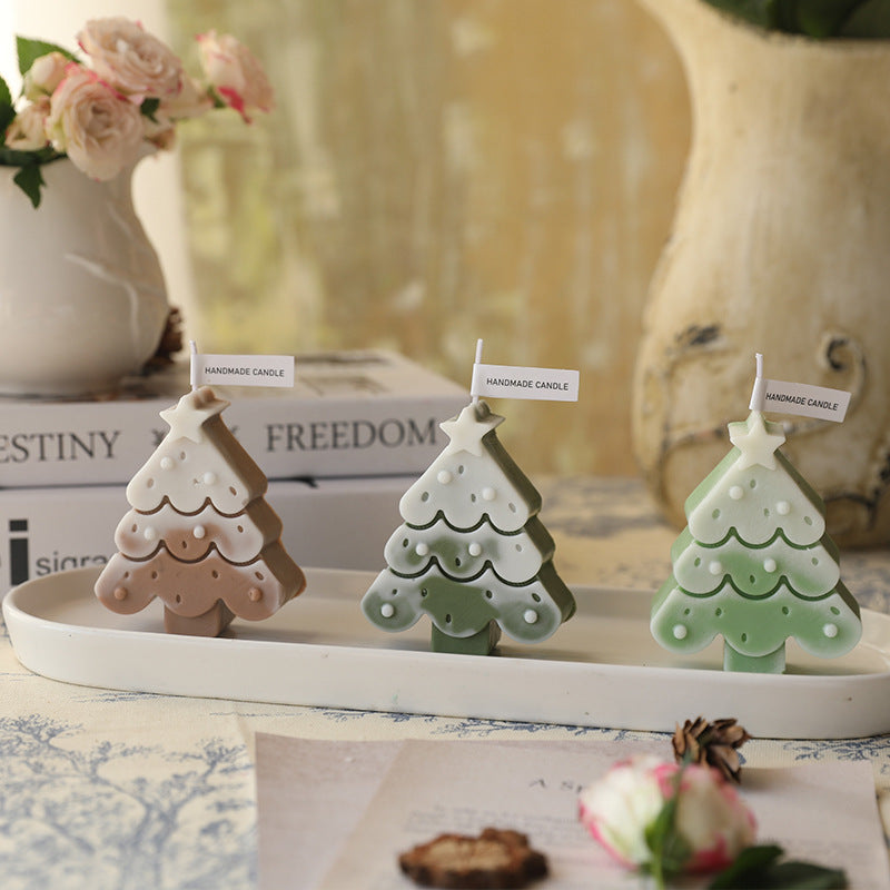 Bougies parfumées créatives pour une ambiance de sapin de Noël