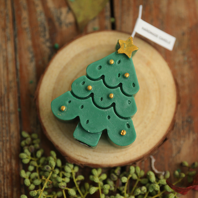 Bougies parfumées créatives pour une ambiance de sapin de Noël